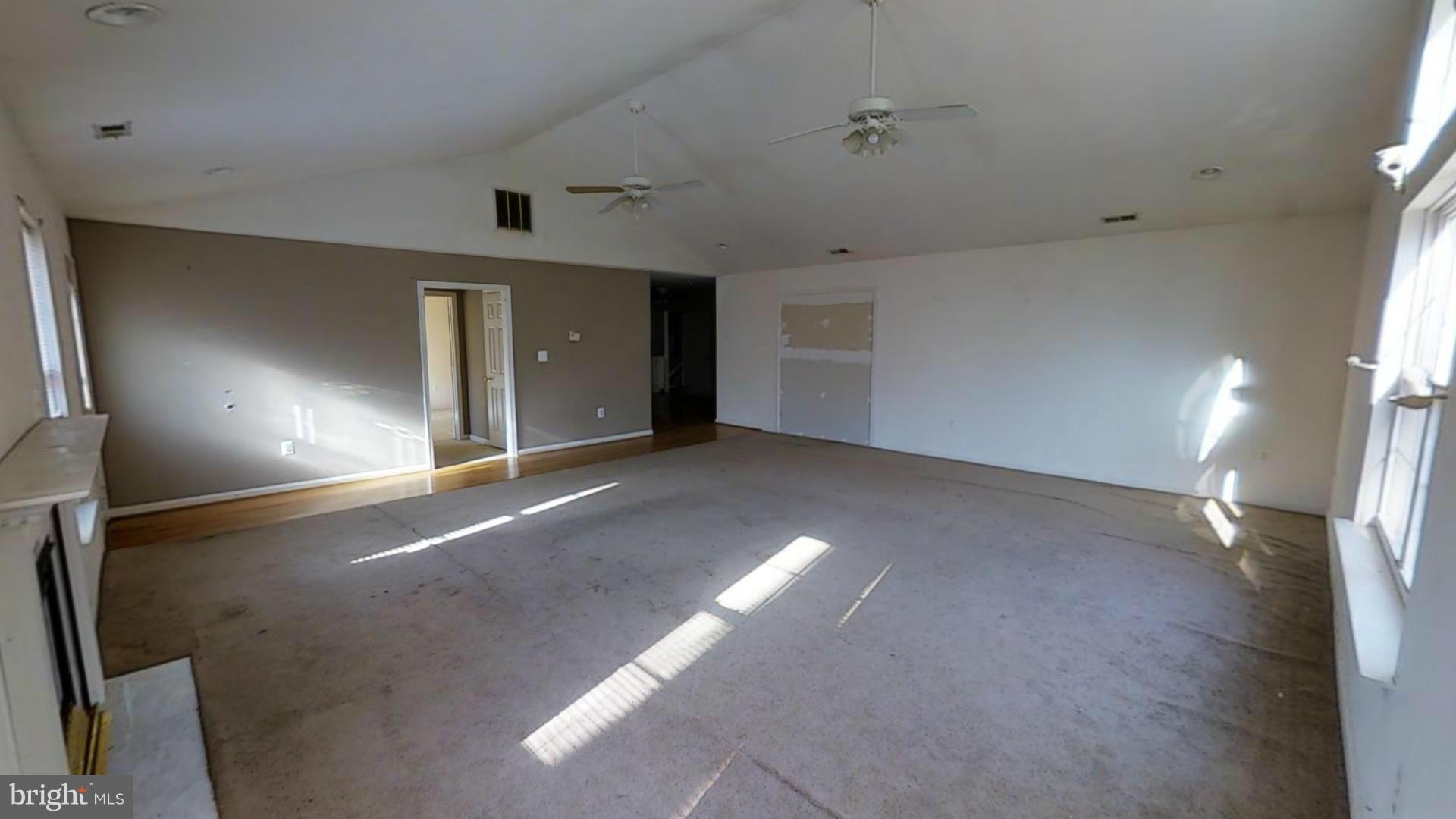 4320 Hawthorne Road Indian Head, MD 20640 - Photo 11 of 30 Living Room