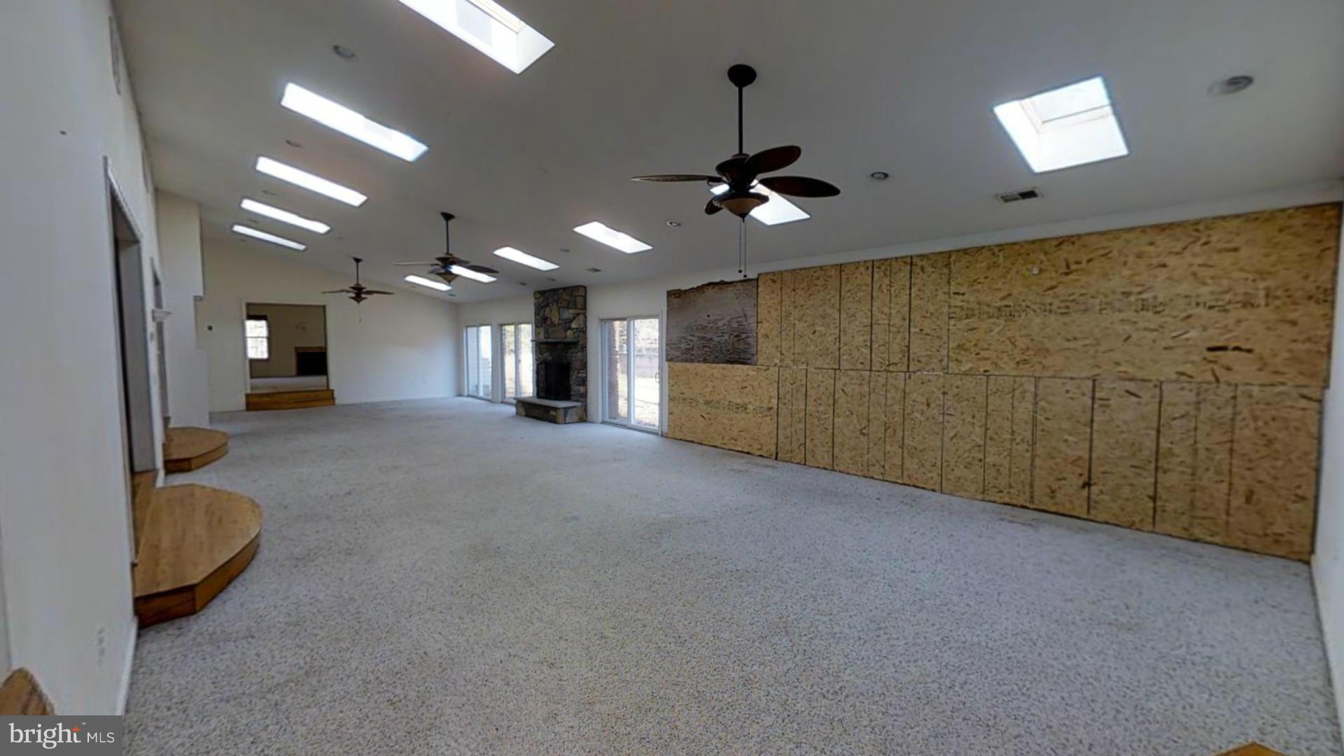 4320 Hawthorne Road Indian Head, MD 20640 - Photo 14 of 30 Living Room