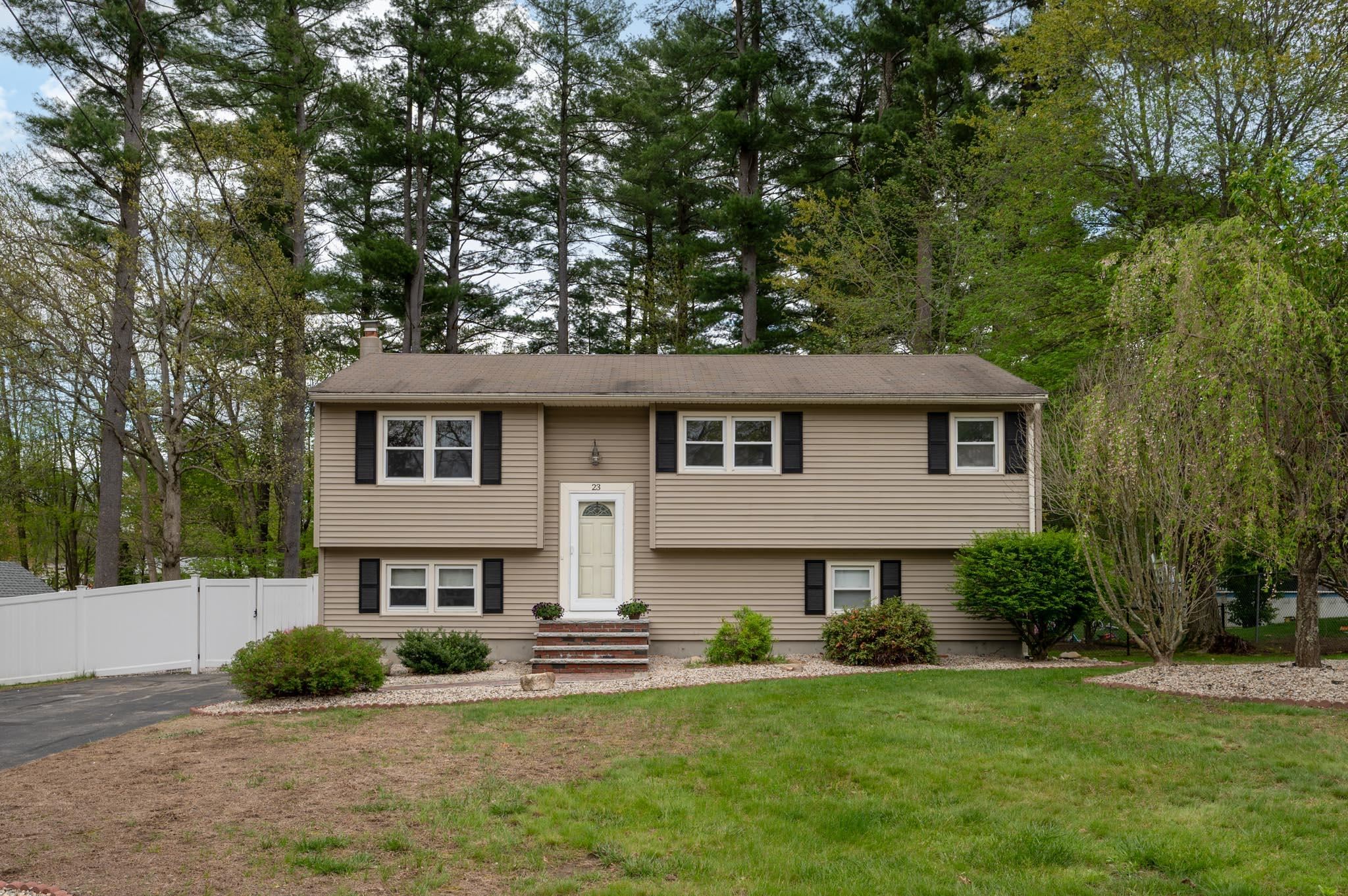 23 Meisner Road Salem, NH 03079 - Photo 1 of 39 Gallery Image 1