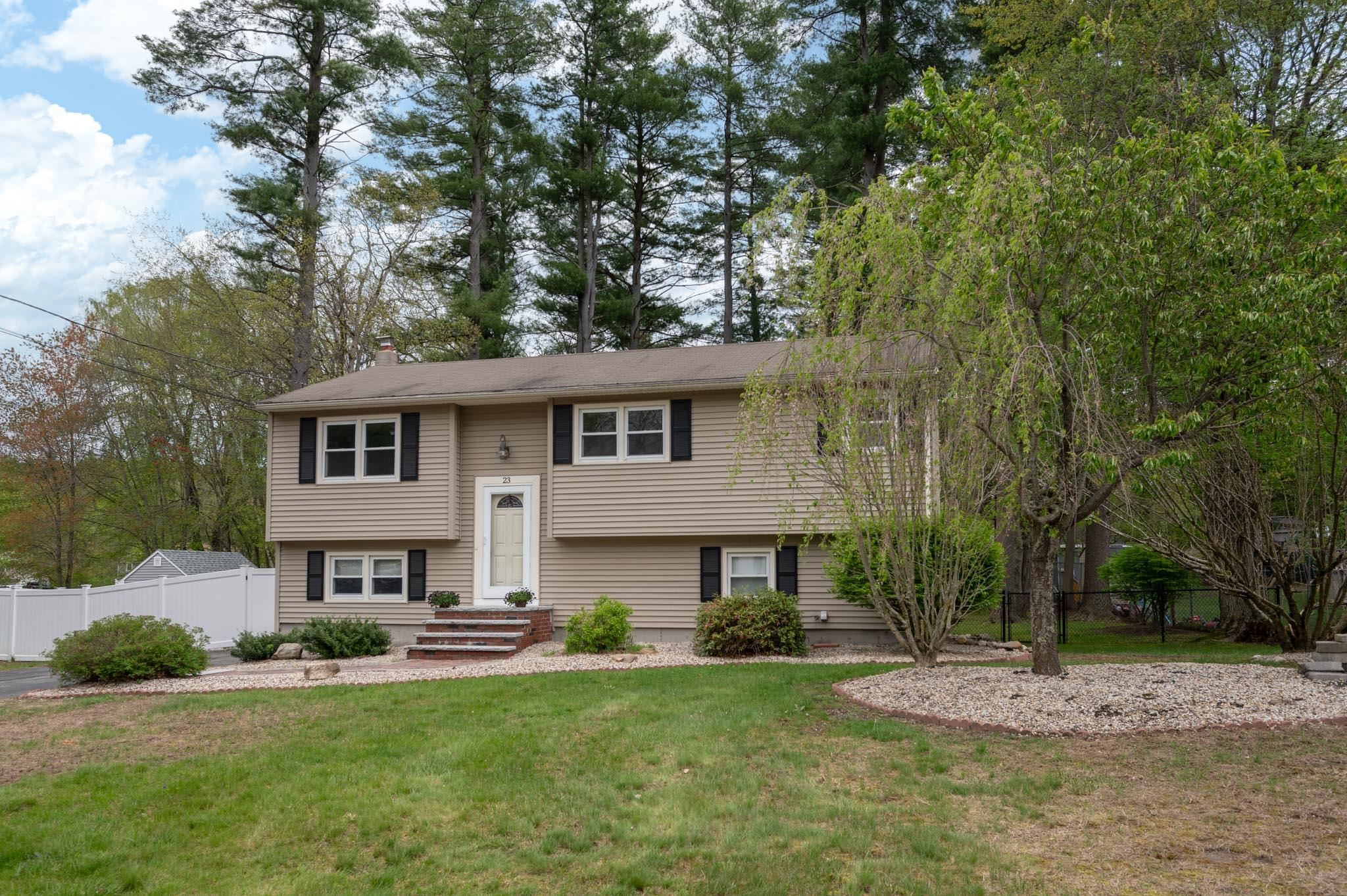 23 Meisner Road Salem, NH 03079 - Photo 4 of 39 Gallery Image 4