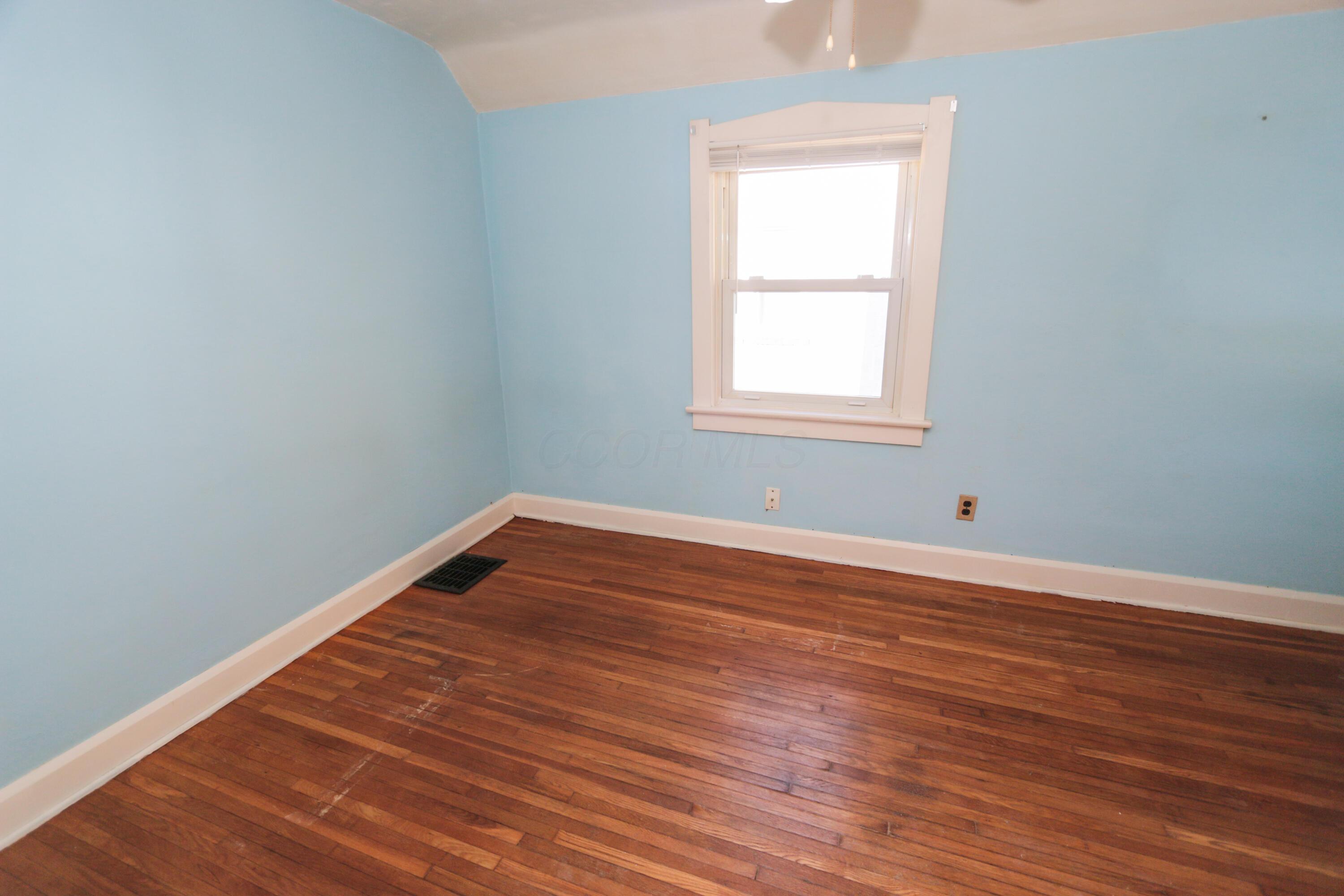 148 Demorest Road Columbus, OH 43204 - Photo 23 of 44 148 Demorest Ave-21