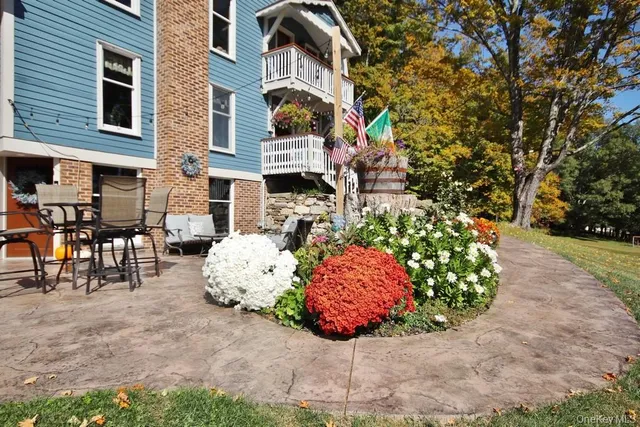 a view of a outdoor space