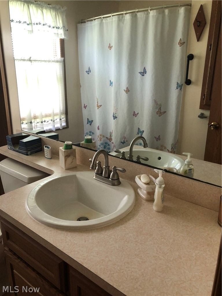 6711 Ballash Road Medina, OH 44256 - Photo 17 of 23 Main bath has recently been remodeled!