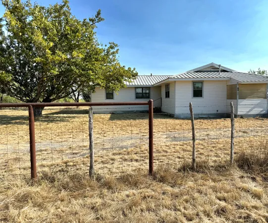 $259,900 | 933 Railroad Avenue, Maryneal, TX 79535