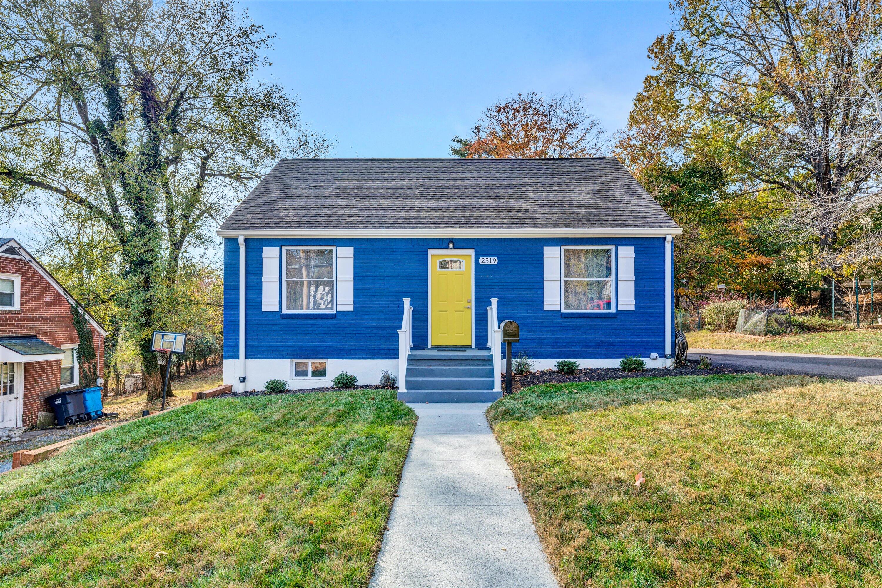 2519 Spring Road Southwest Roanoke, VA 24015 - Photo 1 of 29 01-110620230028