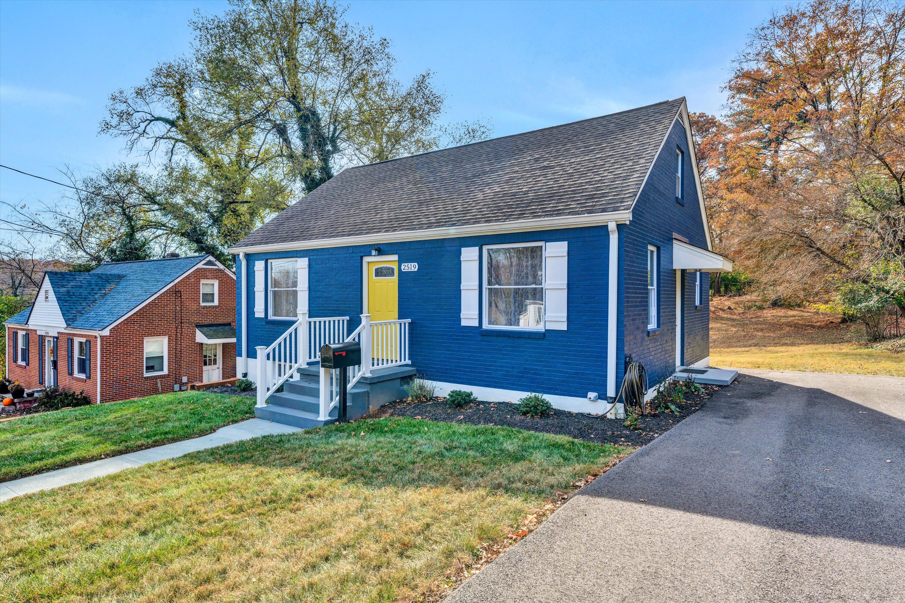 2519 Spring Road Southwest Roanoke, VA 24015 - Photo 2 of 29 02-110620230026