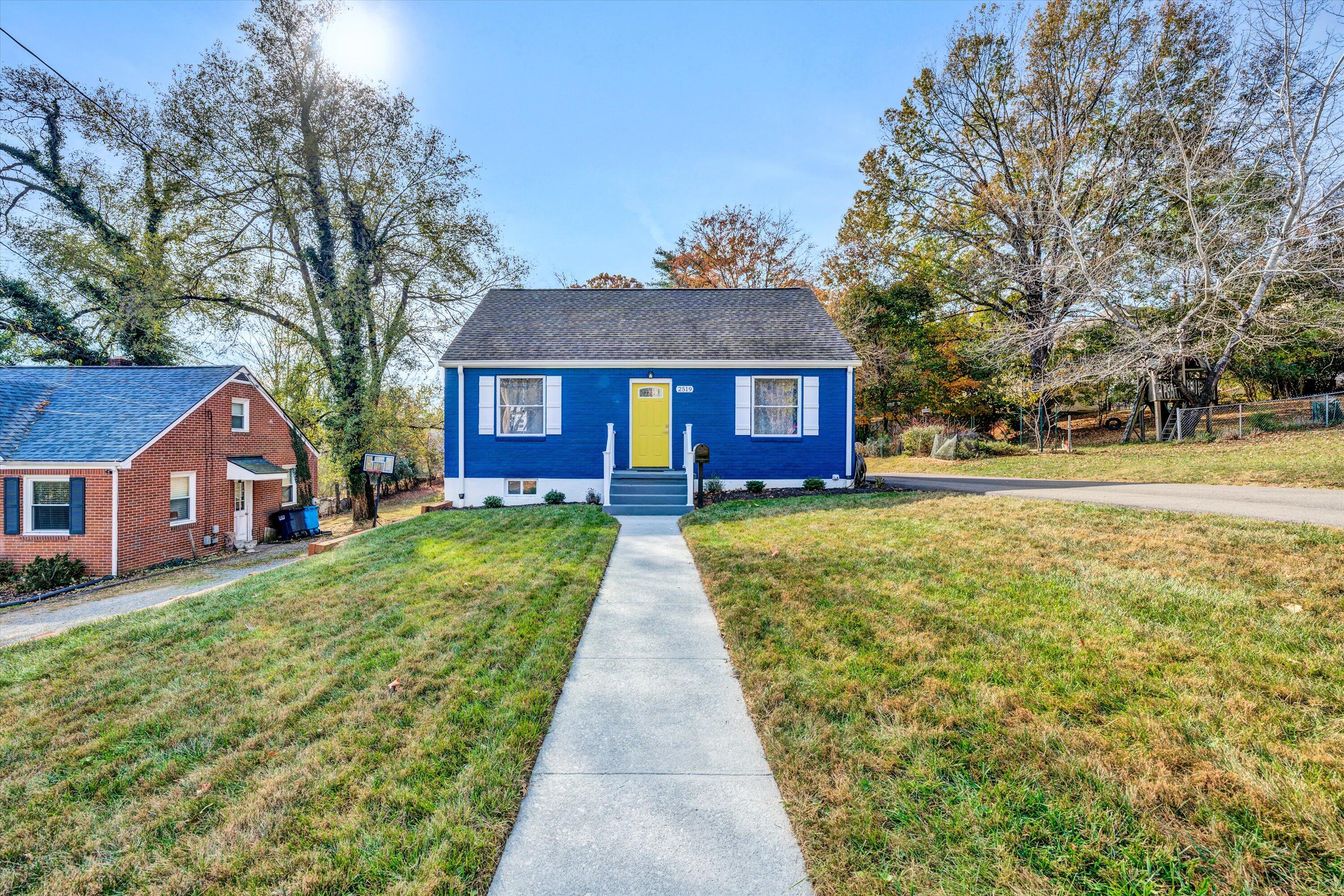 2519 Spring Road Southwest Roanoke, VA 24015 - Photo 3 of 29 03-110620230029