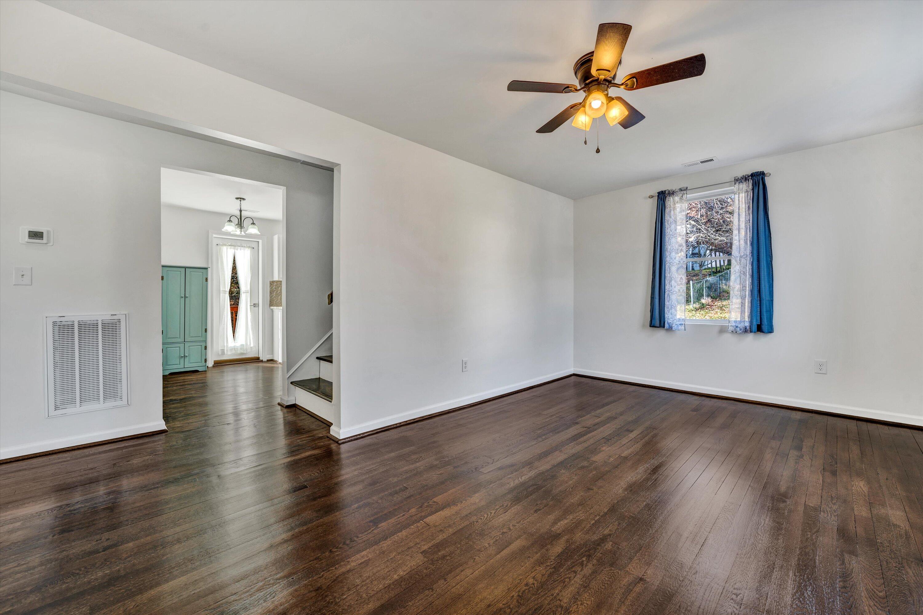 2519 Spring Road Southwest Roanoke, VA 24015 - Photo 6 of 29 06-110620230032