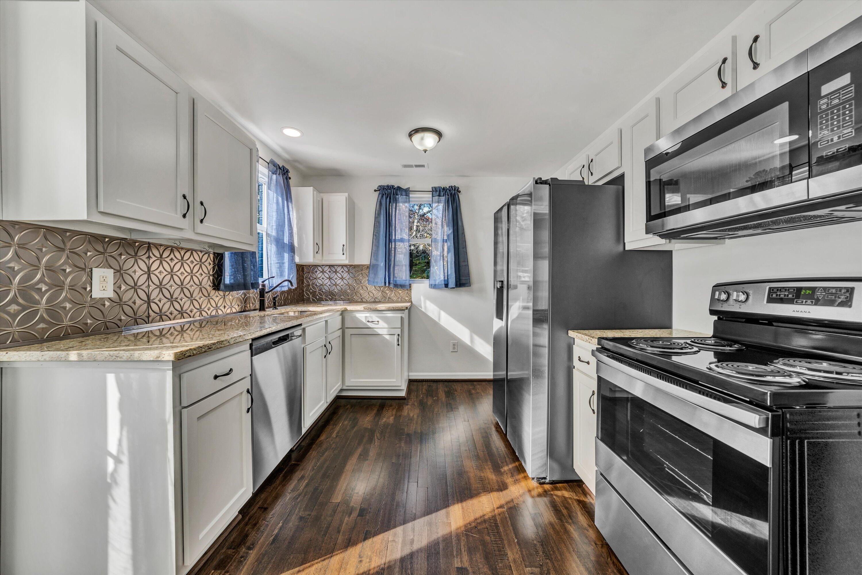 2519 Spring Road Southwest Roanoke, VA 24015 - Photo 8 of 29 08-110620230034