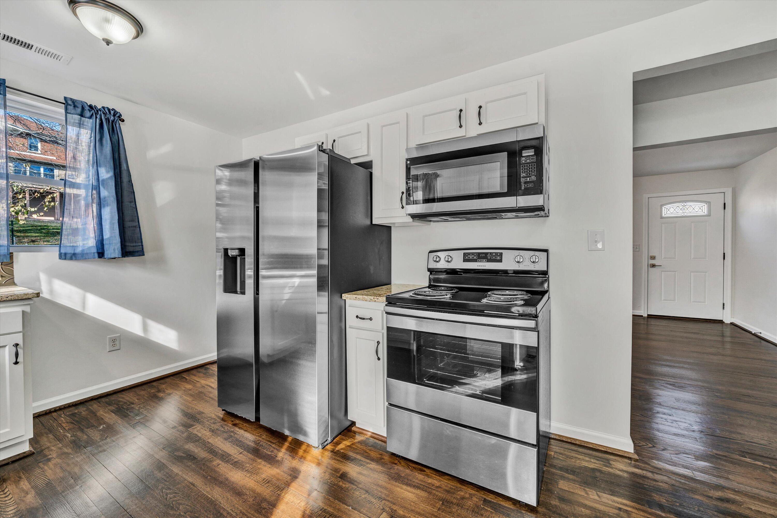 2519 Spring Road Southwest Roanoke, VA 24015 - Photo 9 of 29 09-110620230035