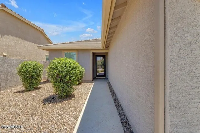 a view of a pathway with a house