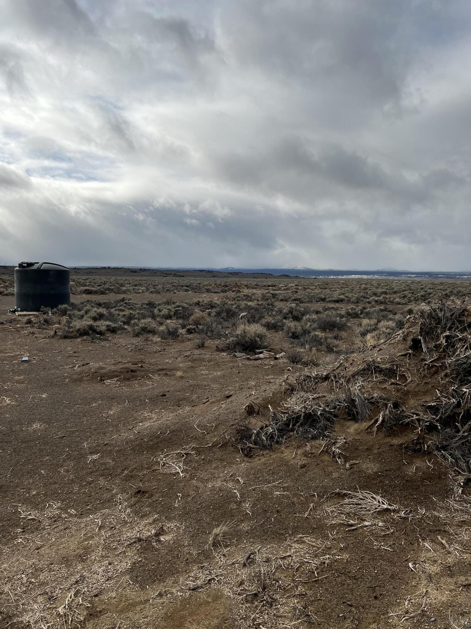 57230 Ford Road Bend, OR 97701 - Photo 4 of 16 IMG-2250