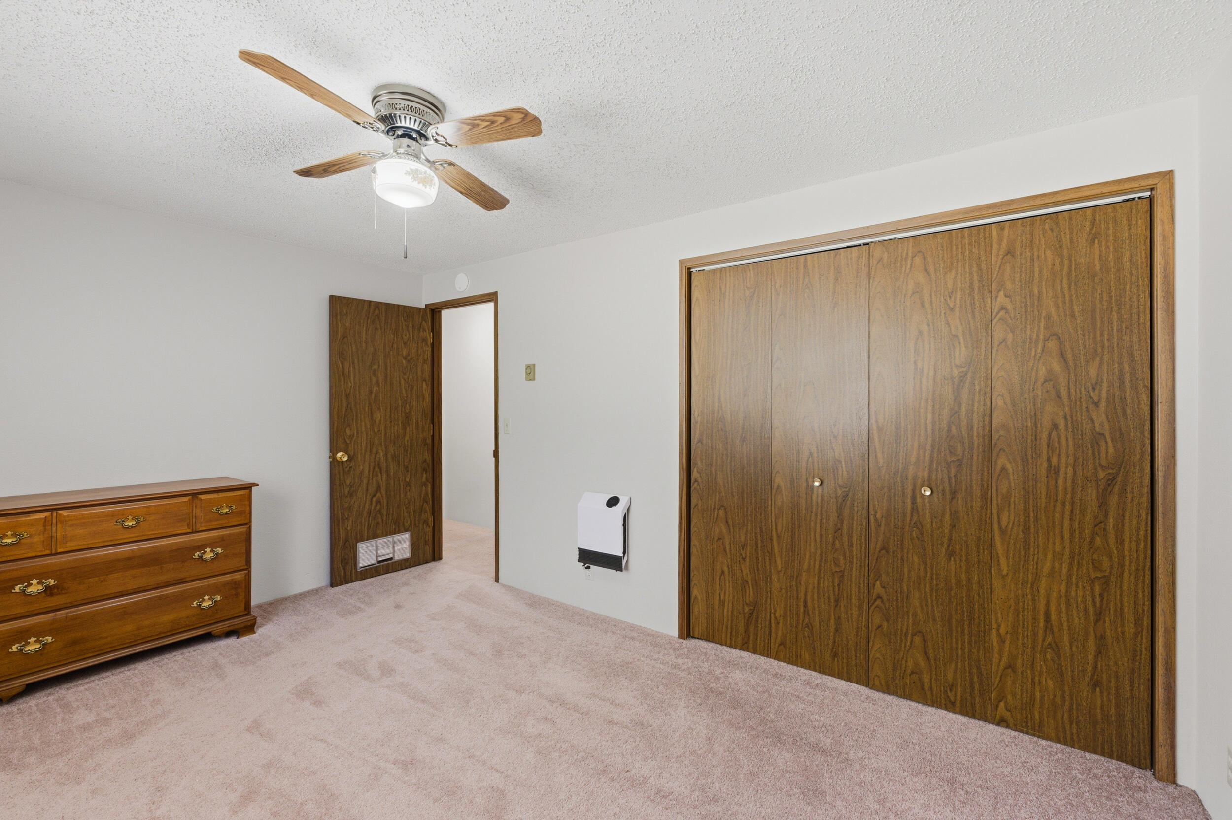 50868 Doe Loop La Pine, OR 97739 - Photo 24 of 51 a view of room with closet and entryway