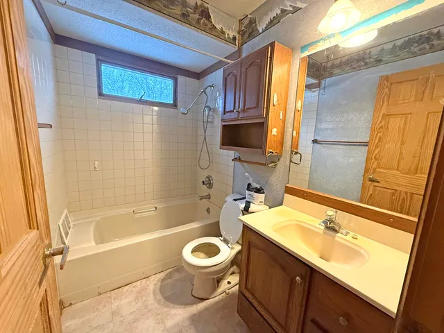 $325,000 | N4854 Eagle Nest, Elroy, WI 53929