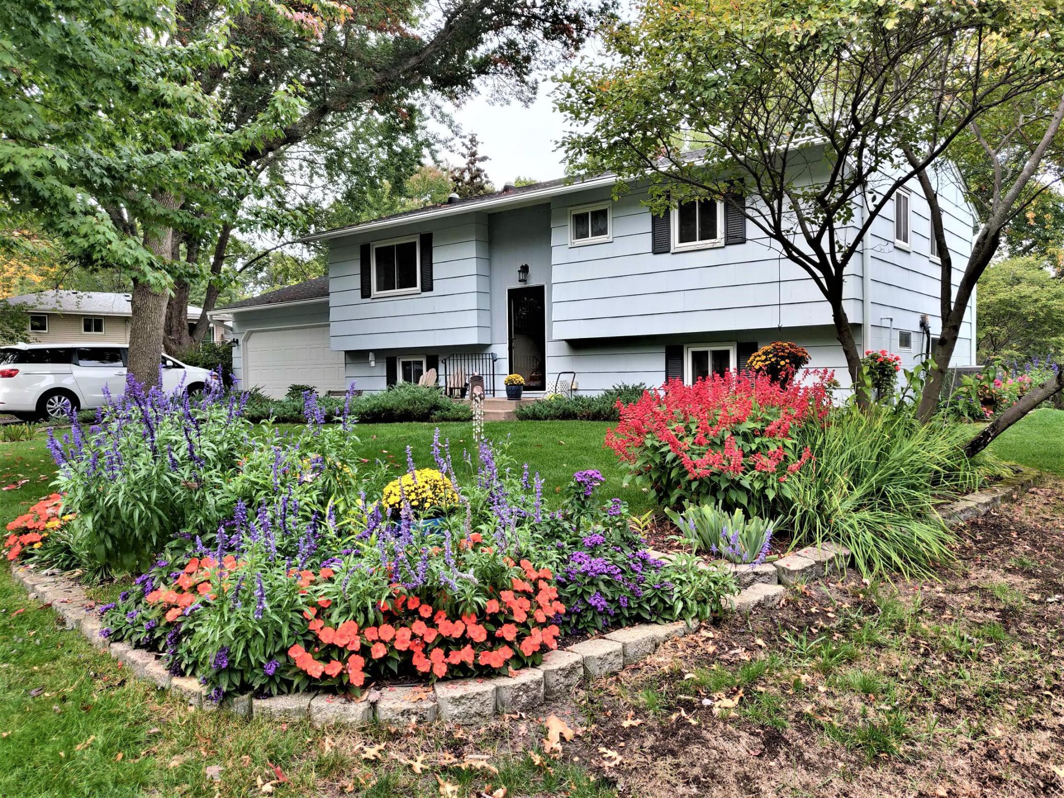 1025 Oak Ridge Point Northeast Blaine, MN 55434 - Photo 2 of 22 Gallery Image 2