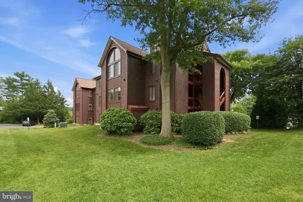 $2,450 | 2822 Lee Oaks Place, Unit 101, Falls Church, VA 22046