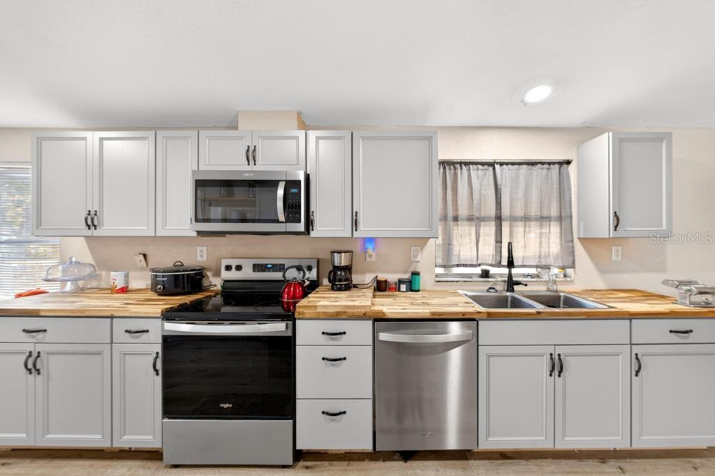 40100 Jim Scotts Road Leesburg, FL 34788 - Photo 16 of 40 a kitchen with a sink stove and cabinets