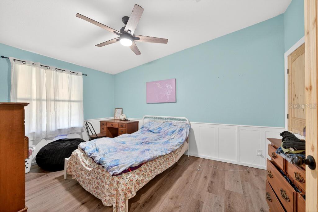 40100 Jim Scotts Road Leesburg, FL 34788 - Photo 30 of 40 a bedroom with a bed and a window