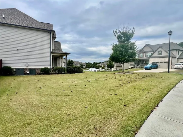 a house view with swimming pool
