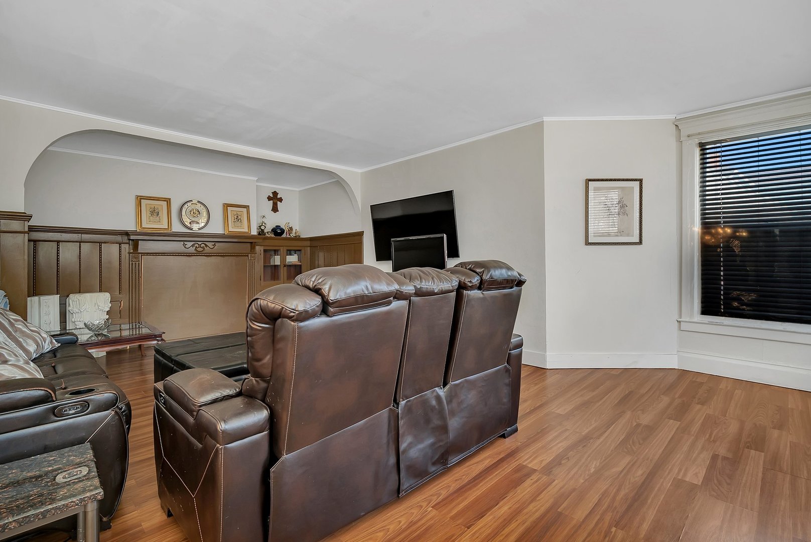 401 7th Street Mazon, IL 60444 - Photo 11 of 26 a living room with furniture