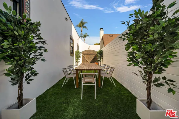 $11,950 | 8822 Rosewood Avenue, West Hollywood, CA 90048