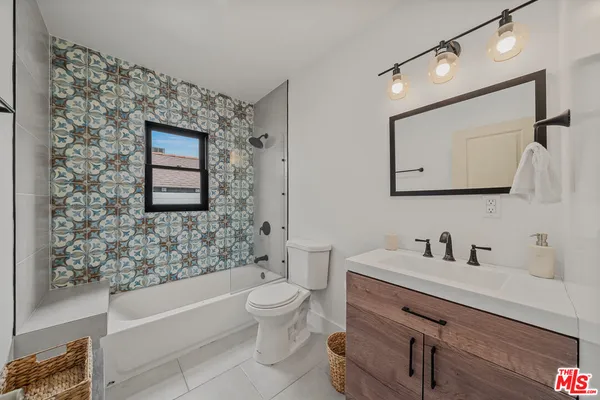 $11,950 | 8822 Rosewood Avenue, West Hollywood, CA 90048