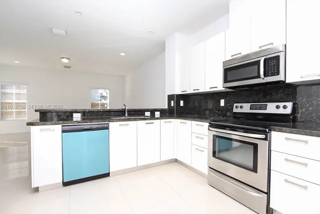 $4,500 | 15670 Southwest 11th Terrace, Miami, FL 33194