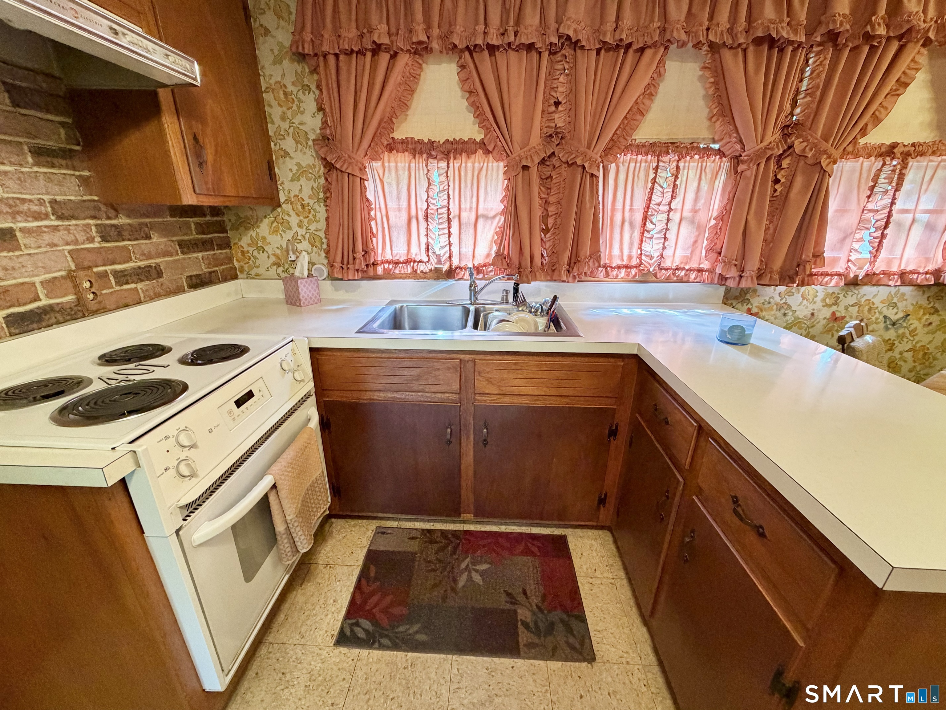 401 Round Hill Road Salem, CT 06420 - Photo 11 of 32