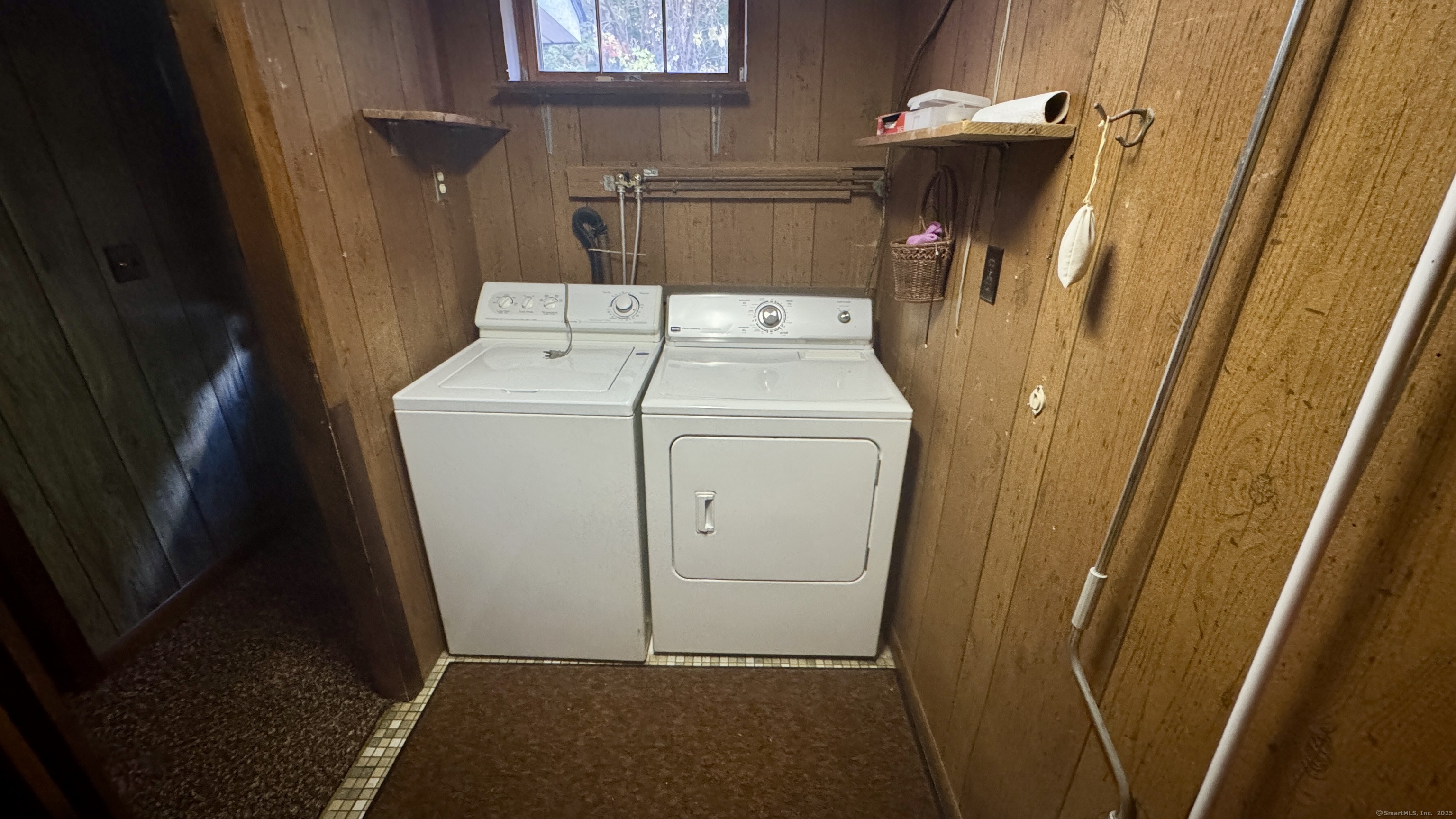 30 Mountain Road Danbury, CT 06810 - Photo 25 of 35 a utility room with dryer and washer