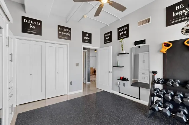 a view of an entryway with workspace