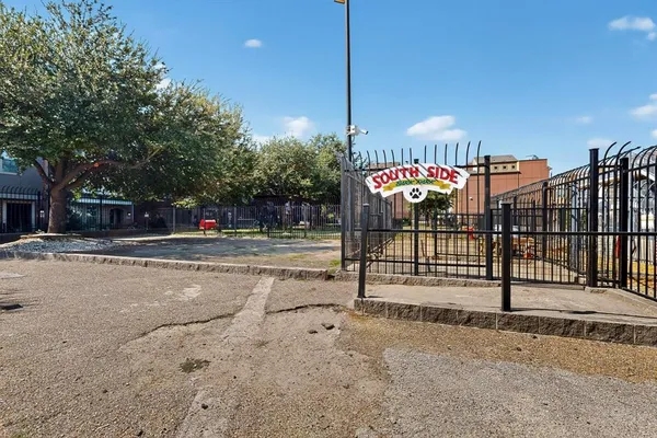 $435,000 | 1001 Belleview Street, Unit 505, Dallas, TX 75215