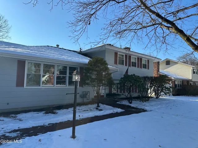 $400,000 | 114 Dumbarton Drive, Bethlehem, NY 12054