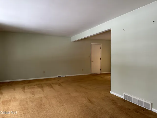 $400,000 | 114 Dumbarton Drive, Bethlehem, NY 12054