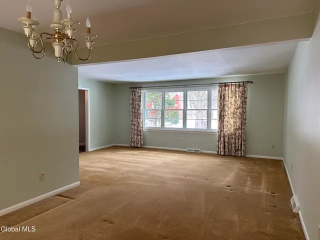 $400,000 | 114 Dumbarton Drive, Bethlehem, NY 12054