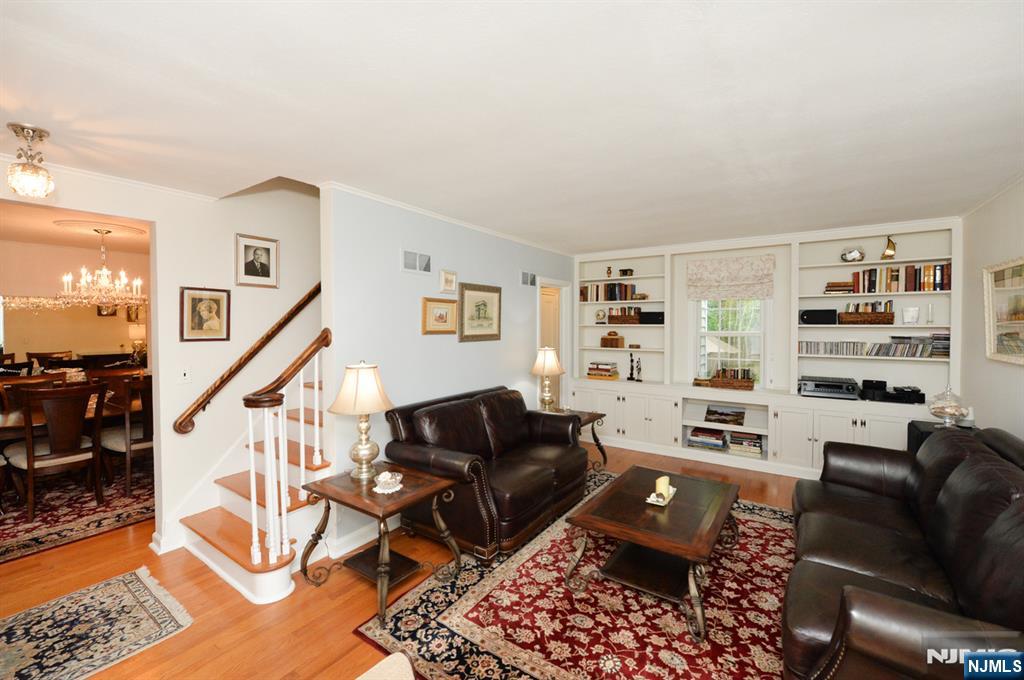 418 Burlington Road Paramus, NJ 07652 - Photo 9 of 30