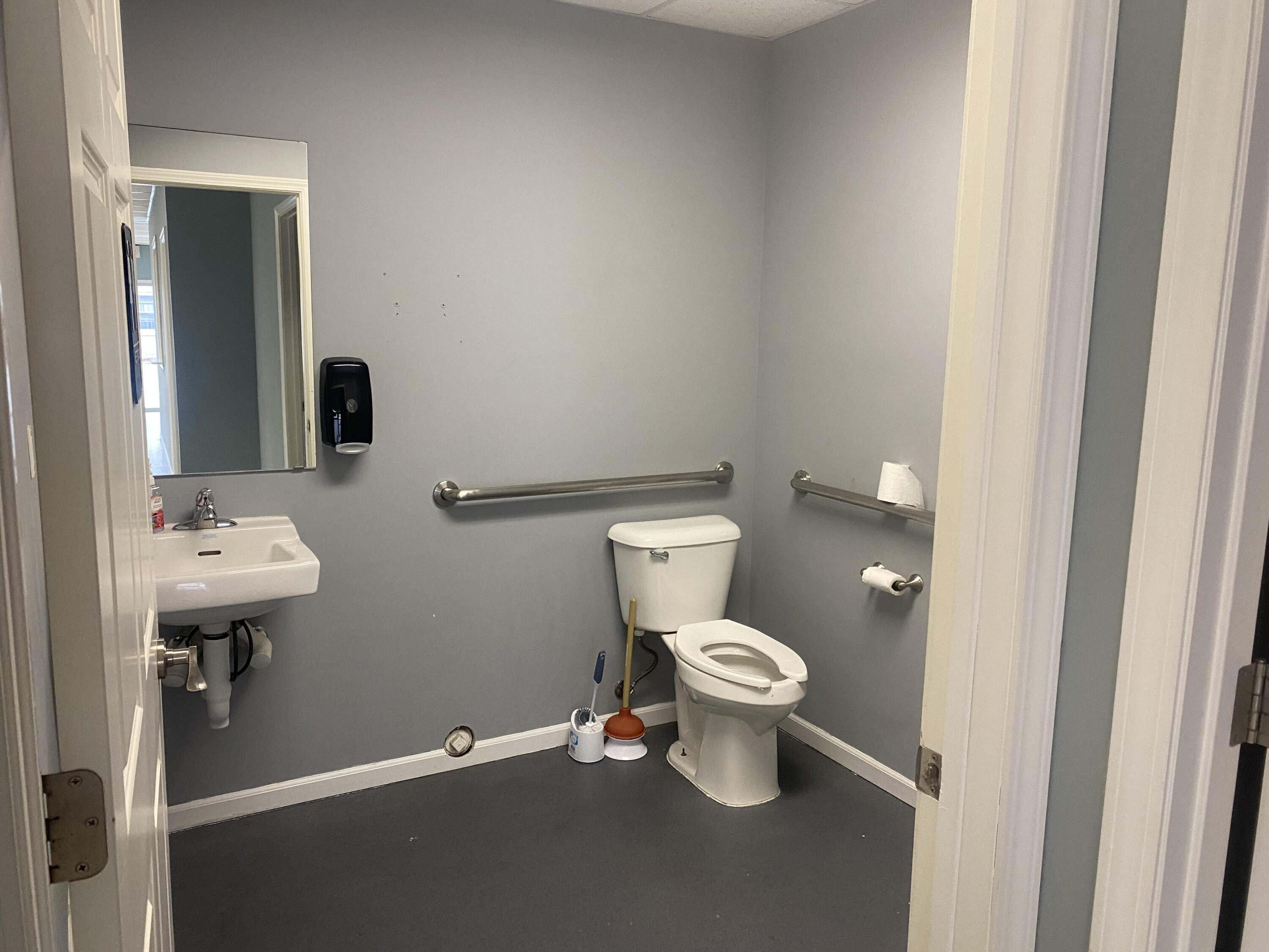 600 Riley Street Holland, MI 49424 - Photo 27 of 37 Front Suite