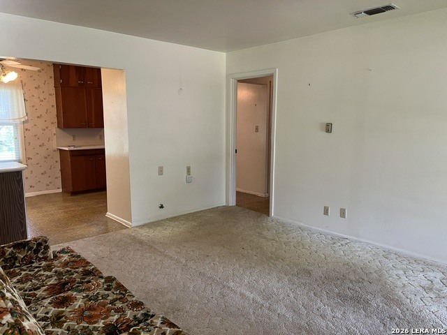 708 Sutton Street Pleasanton, TX 78064 - Photo 6 of 18