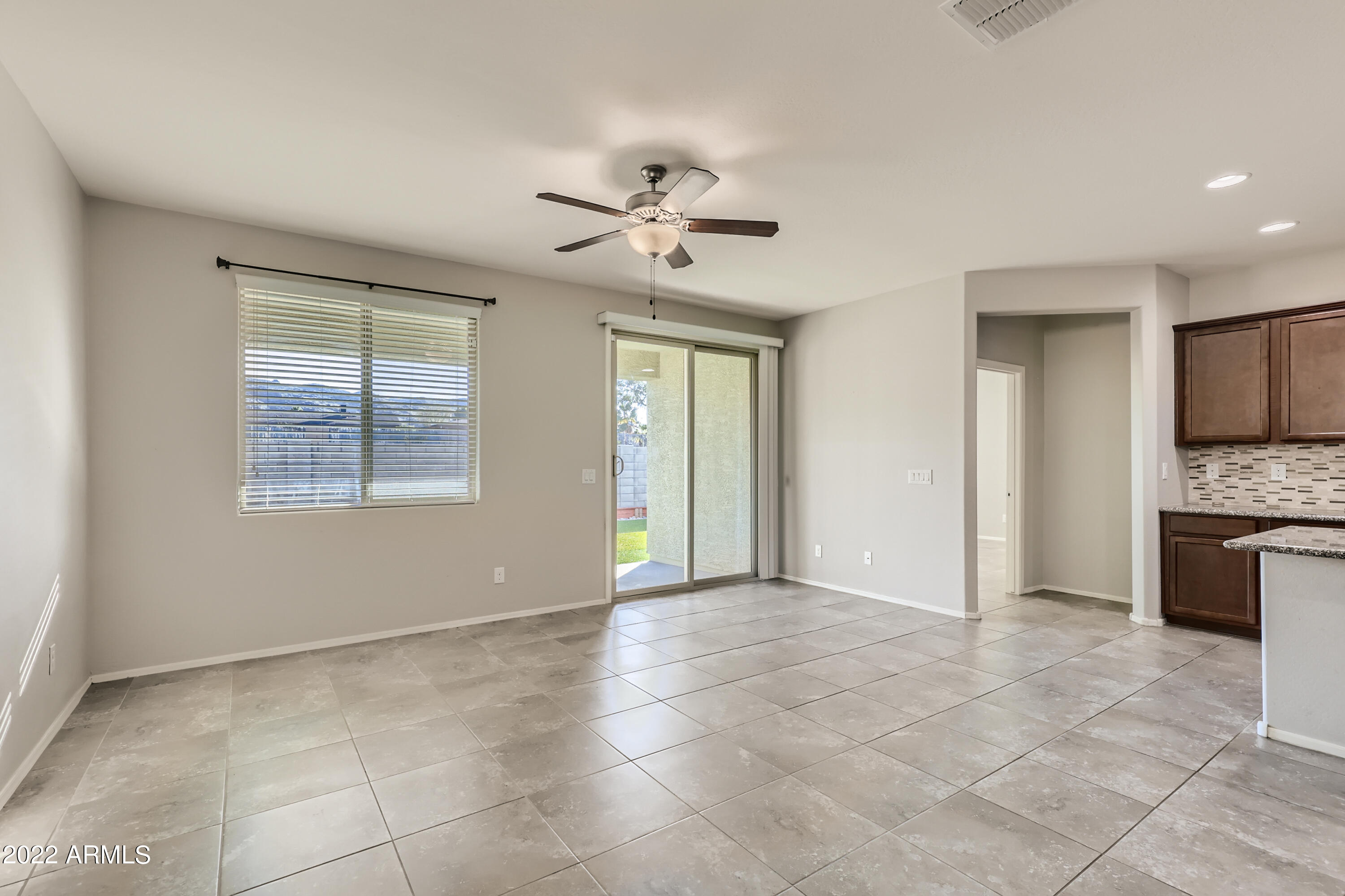 2413 East Beverly Road Phoenix, AZ 85042 - Photo 8 of 33 Gallery Image 8