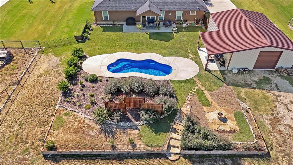 2375 County Road 4010 Decatur, TX 76234 - Photo 33 of 34 Aerial view of a pool area