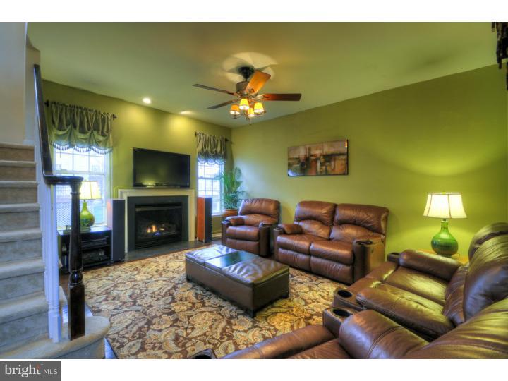 8 Taconic Road Bordentown, NJ 08505 - Photo 2 of 20 Living Room