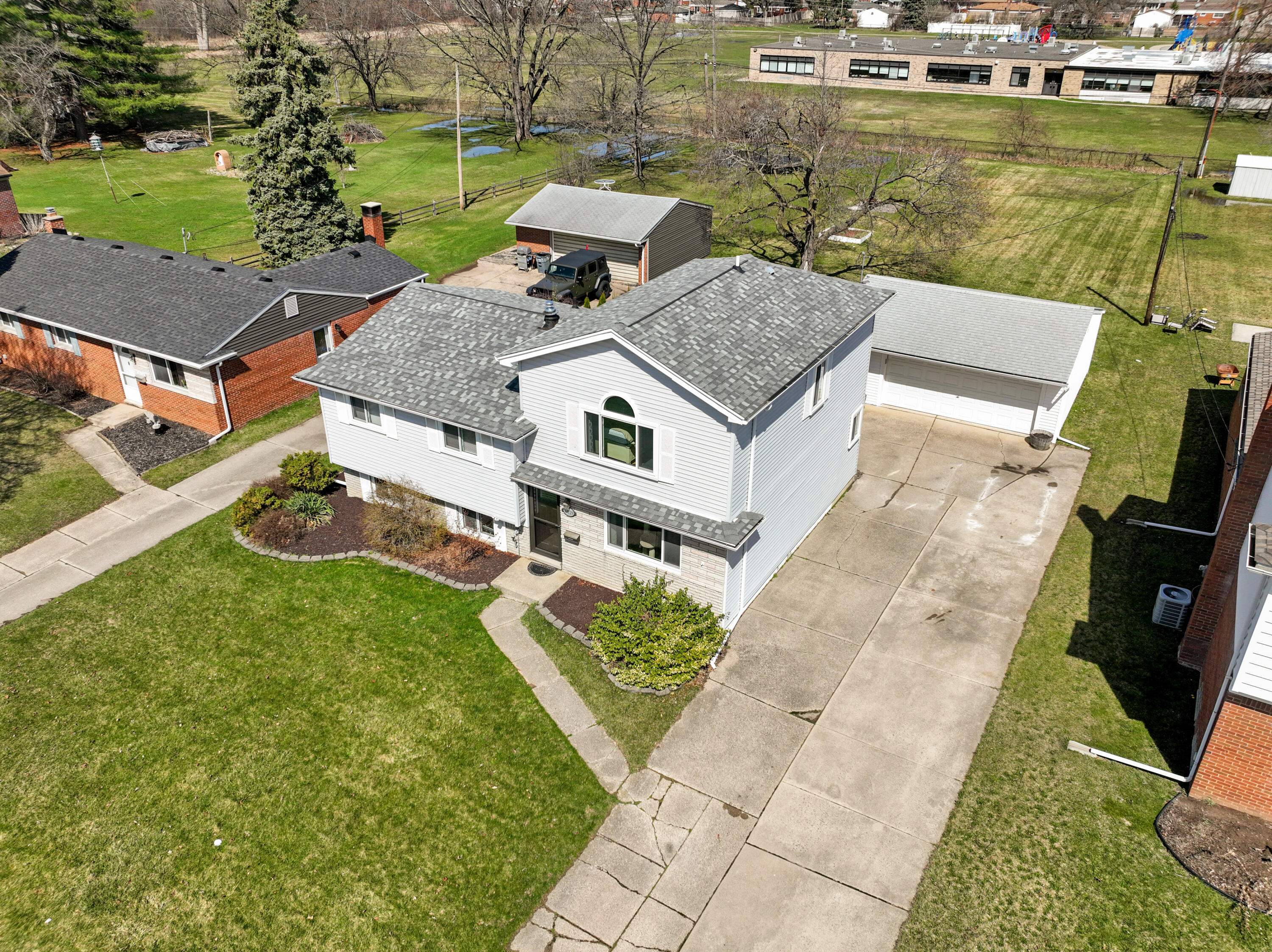 17129 East 14 Mile Road Fraser, MI 48026 - Photo 3 of 26 3 (15)