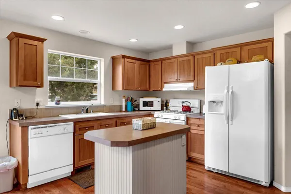 $8,500,000 | 1827 West Ball Mountain Little Shasta Road, Macdoel, CA 96058