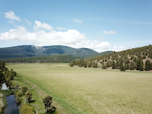 $8,500,000 | 1827 West Ball Mountain Little Shasta Road, Macdoel, CA 96058