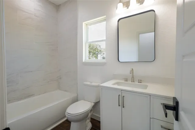 a close up of a bathtub curtain