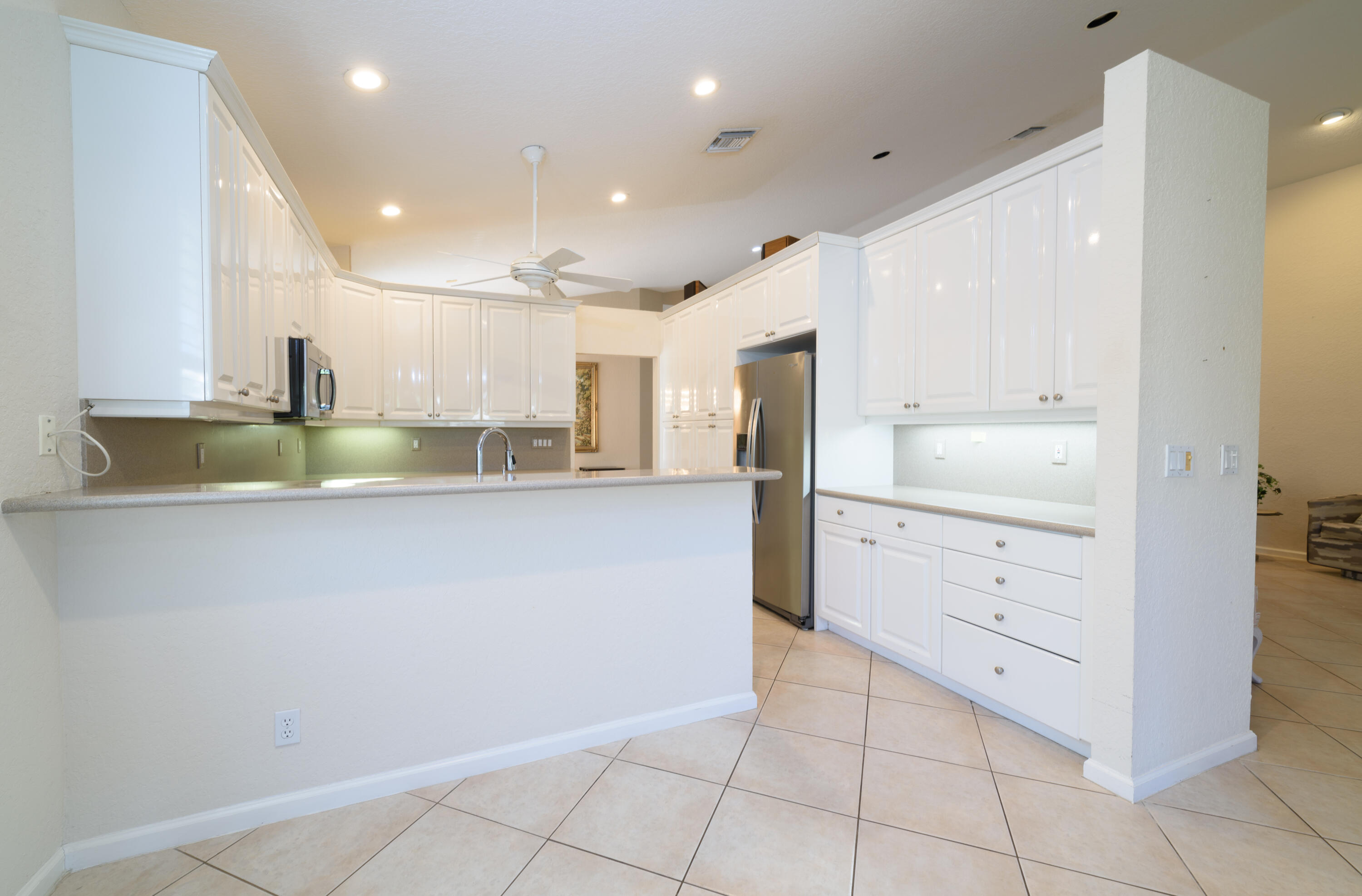 10102 Diamond Lake Road Boynton Beach, FL 33437 - Photo 4 of 20 KITCHEN
