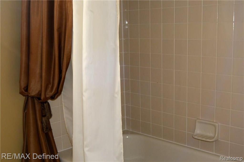 1216 Bembridge Drive Rochester Hills, MI 48307 - Photo 36 of 46