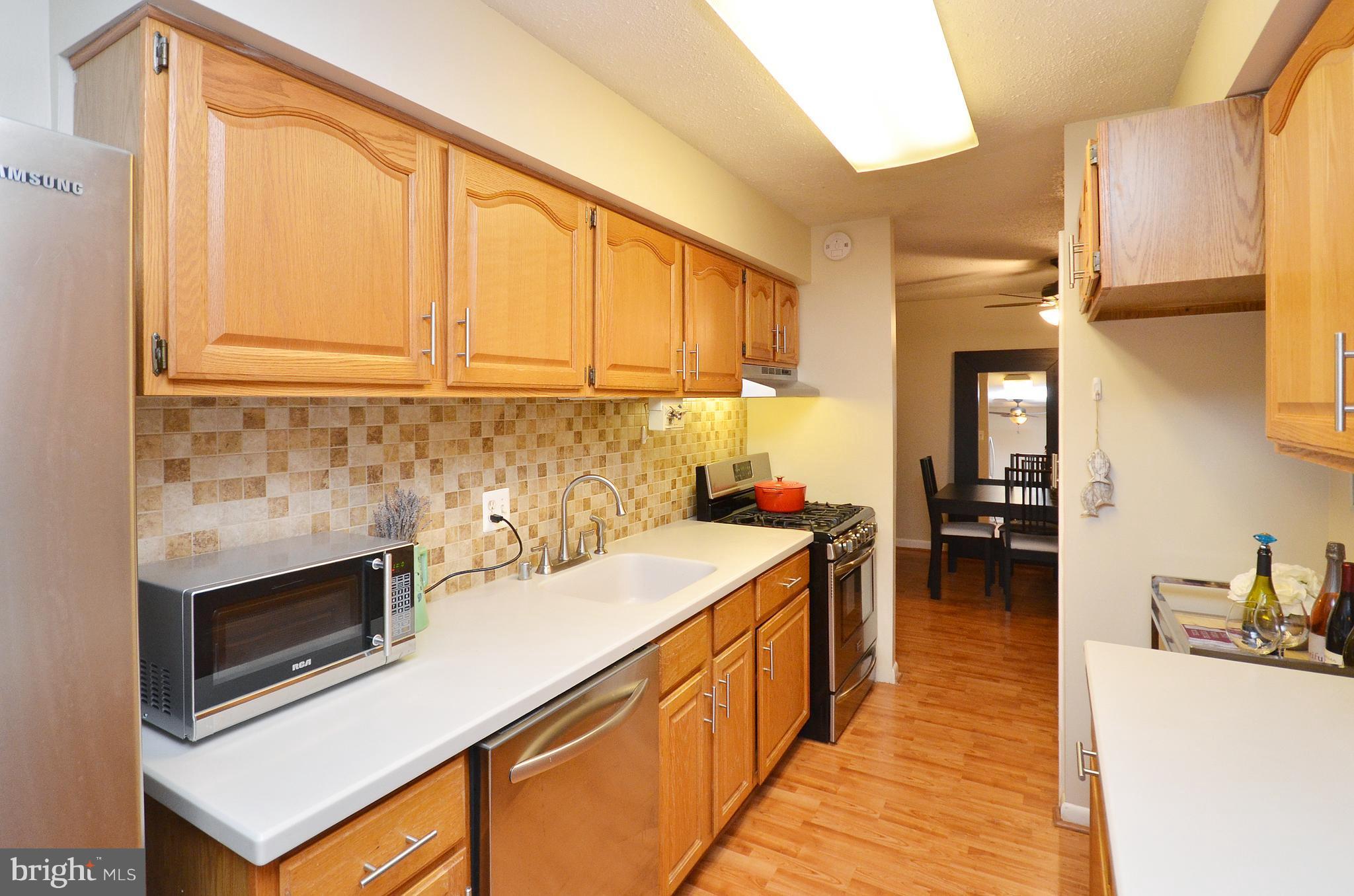 11232 Chestnut Grove Square, Unit 335 Reston, VA 20190 - Photo 11 of 27 Kitchen
