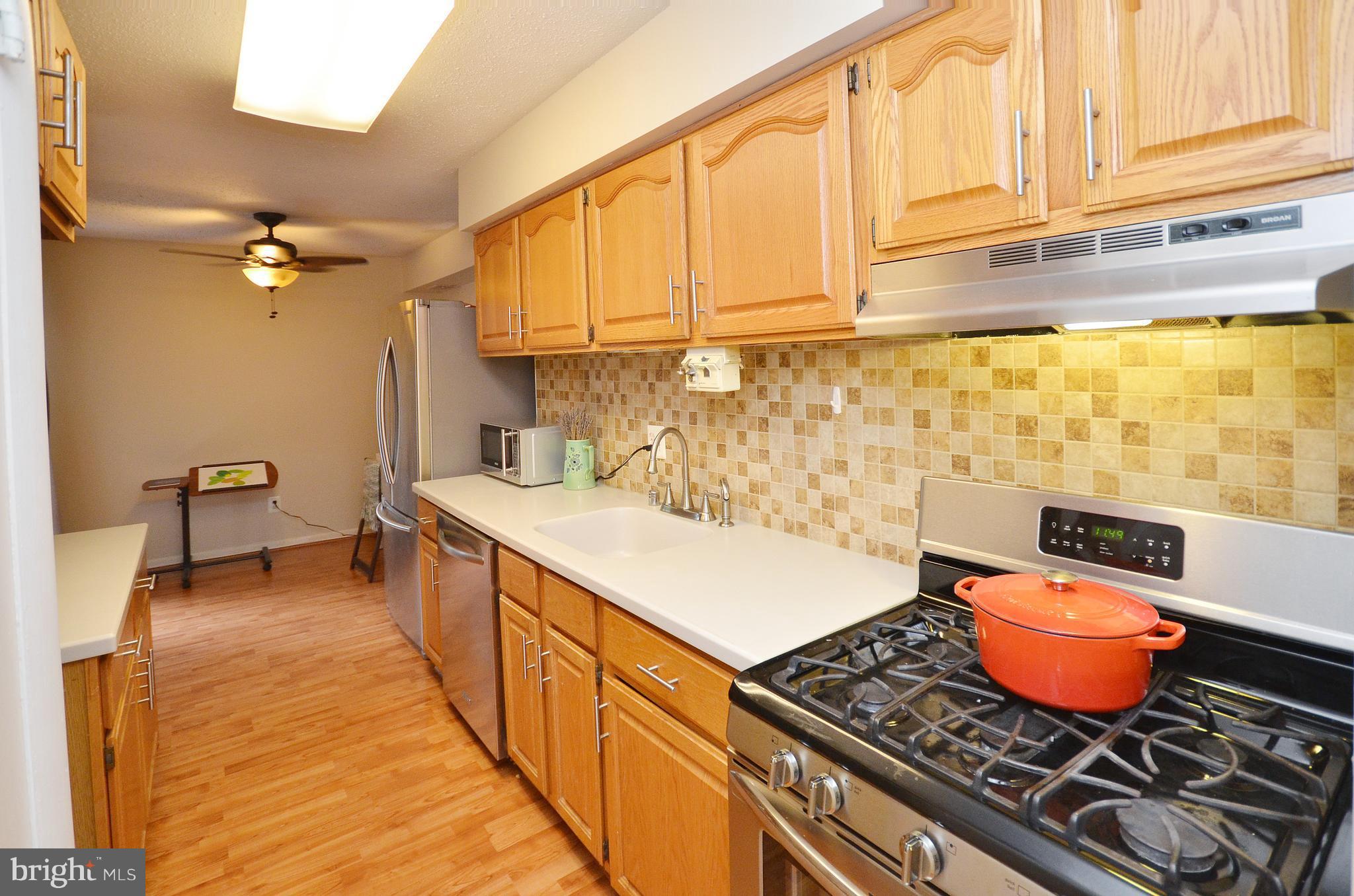 11232 Chestnut Grove Square, Unit 335 Reston, VA 20190 - Photo 12 of 27 Kitchen
