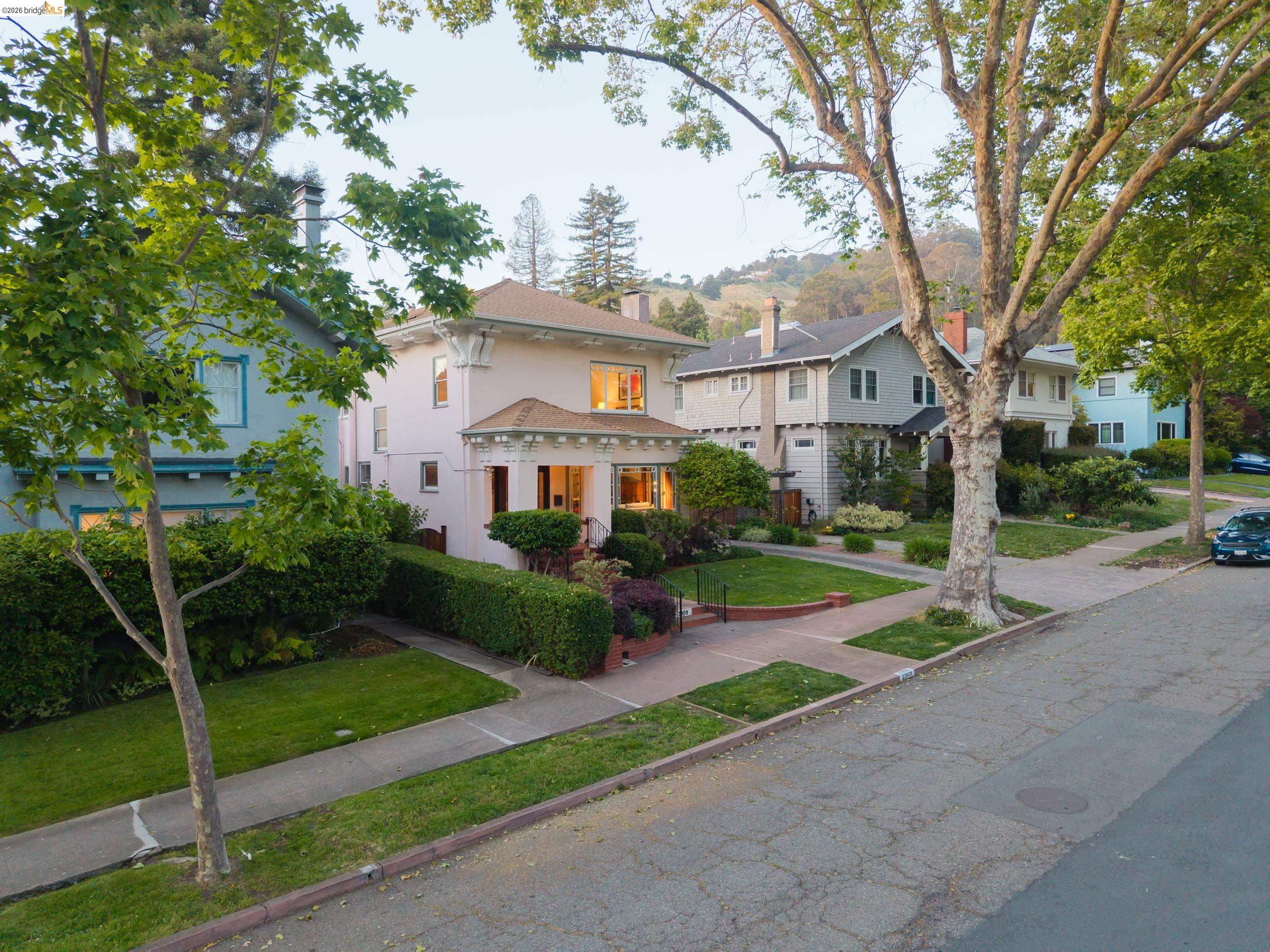 2909 Forest Avenue Berkeley, CA 94705 - Photo 2 of 65