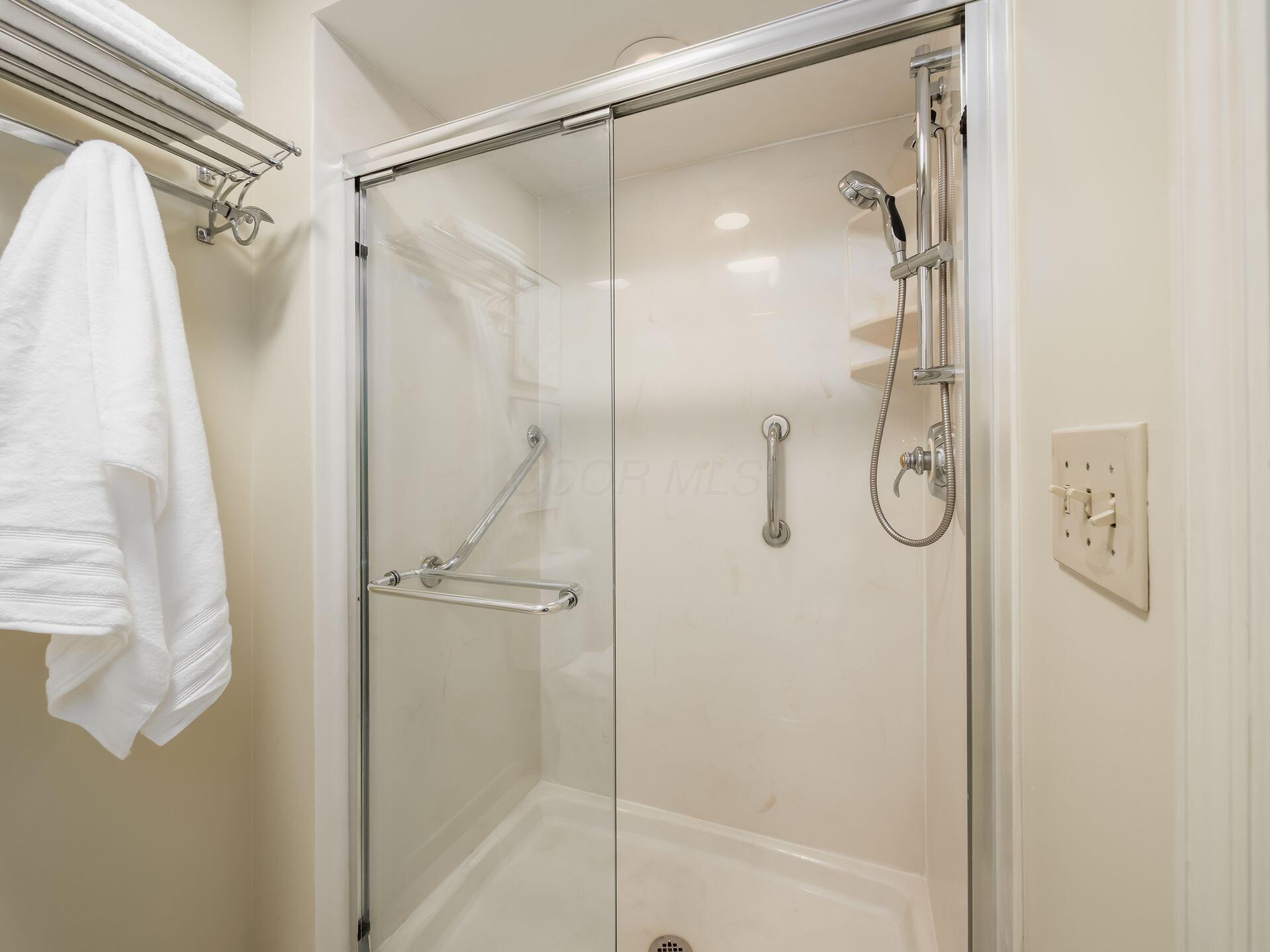 2310 Sandover Road Columbus, OH 43220 - Photo 25 of 55 Primary Bathroom